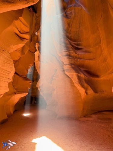 upper antelope canyon light beams