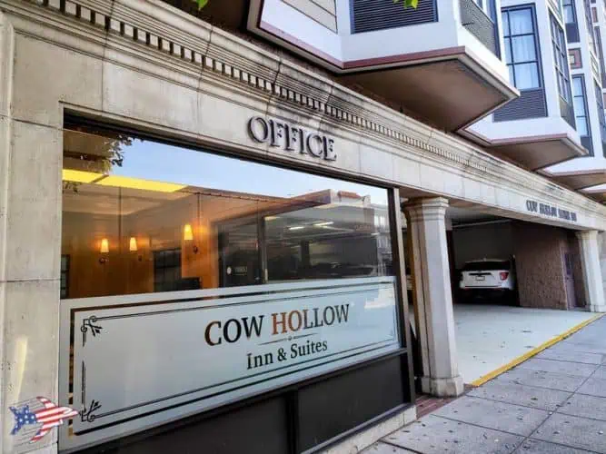 parcheggio Cow Hollow Inn & Suites