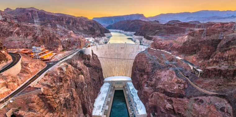 visit hoover dam